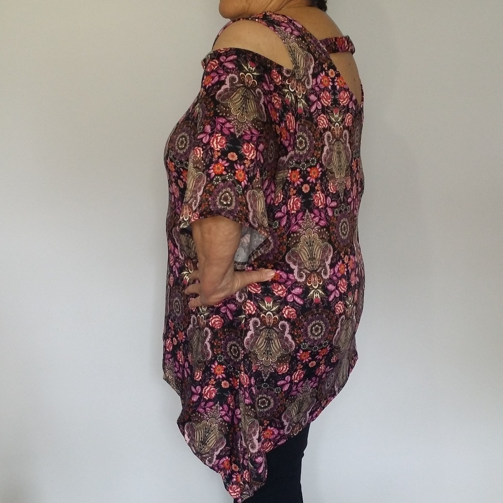 5X Avenue PLUS cold shoulder lavender tunic - Picture 3 of 4